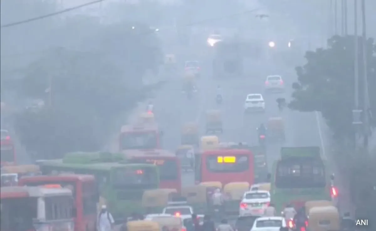 Delhi Struggles with "Very Poor" Air Quality This Diwali: A City Engulfed in Smog