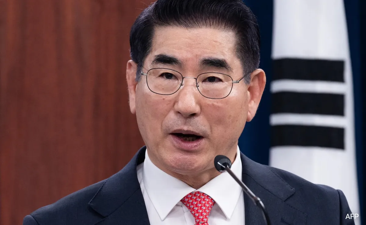 Former South Korean Defense Minister Kim Yong-Hyun Attempts Suicide in Custody